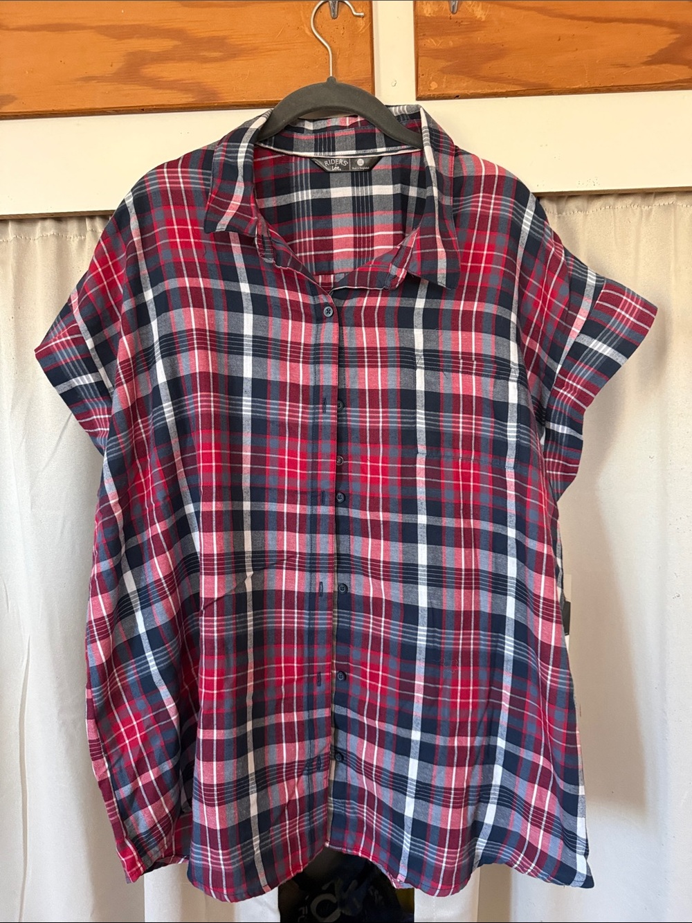Lee Red & Navy Plaid Short-Sleeve Button-Down Shirt
